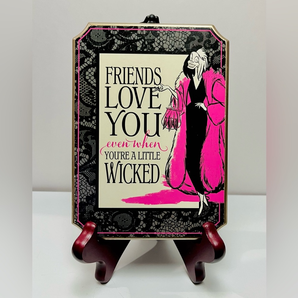 RARE HTF Disney/Hallmark “Cruella De Vil” Wooden Friends Plaque